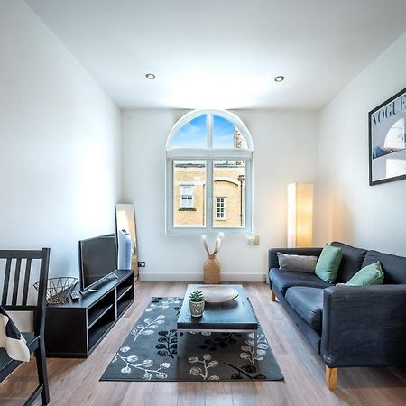One-Bed Flat, Kensington, Bank Payment To The Host Within 24H From The Reservation Lägenhet London Exteriör bild