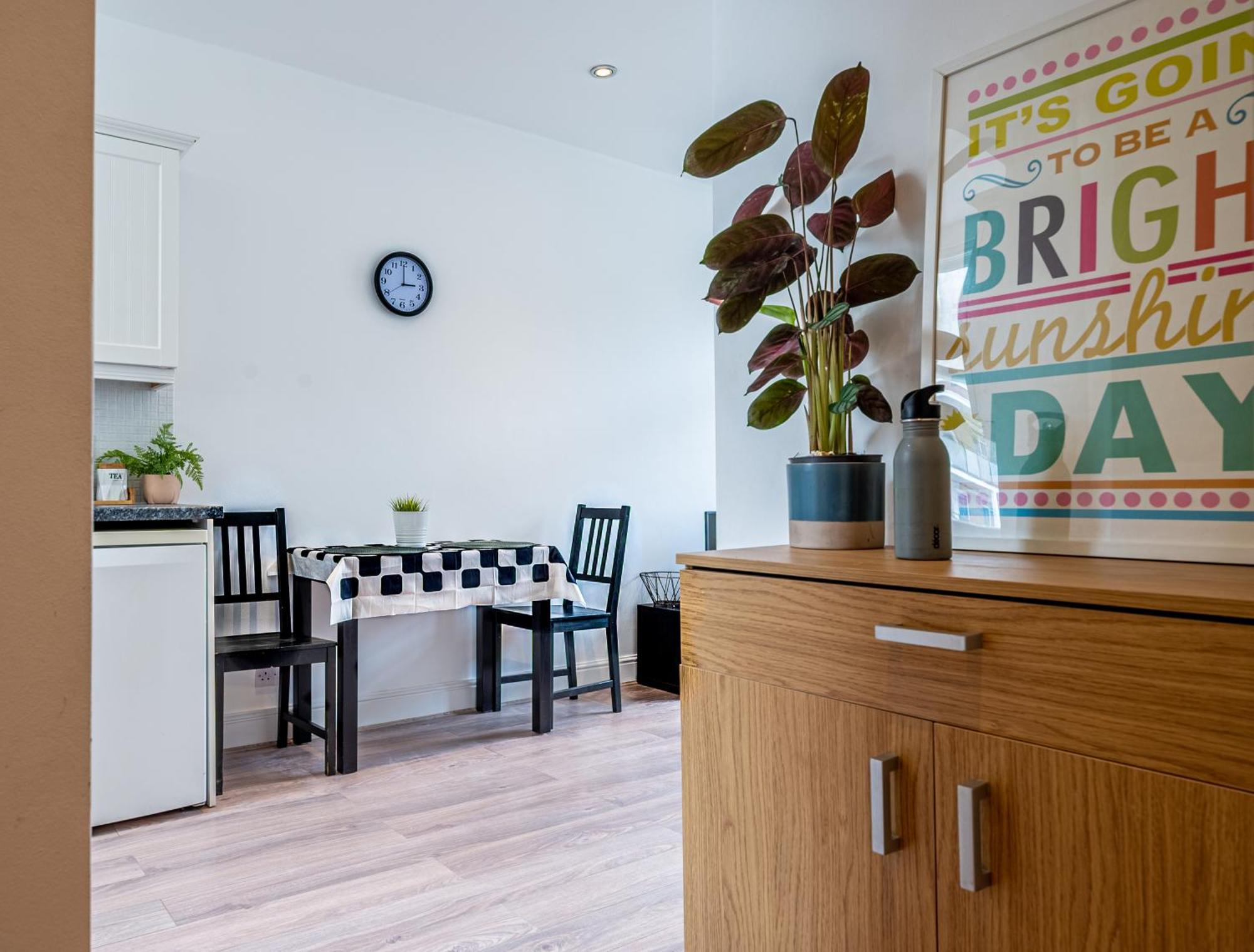 One-Bed Flat, Kensington, Bank Payment To The Host Within 24H From The Reservation Lägenhet London Exteriör bild